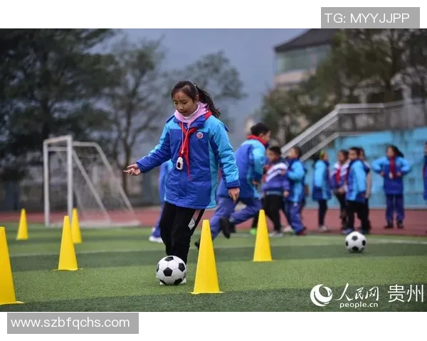 时尚运动必备足球背包双肩设计让你轻松携带装备尽享球场乐趣